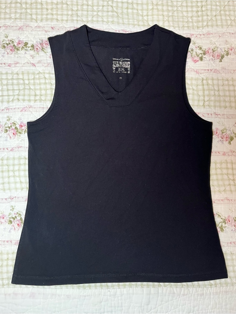 lululemon athletica Black V-Neck Sleeveless Tank
